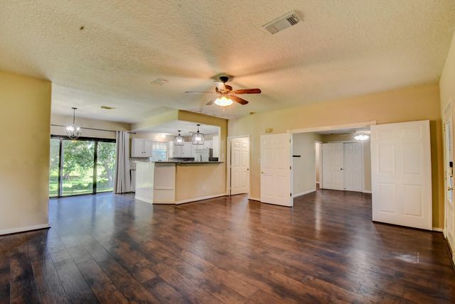 206 Sleepy Hollow Drive, Lake Jackson, TX 77566