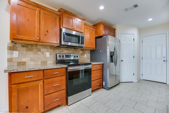2218 N Poe Street, San Angelo, TX 76903