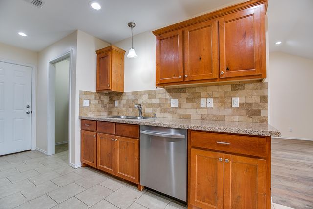 2218 N Poe Street, San Angelo, TX 76903