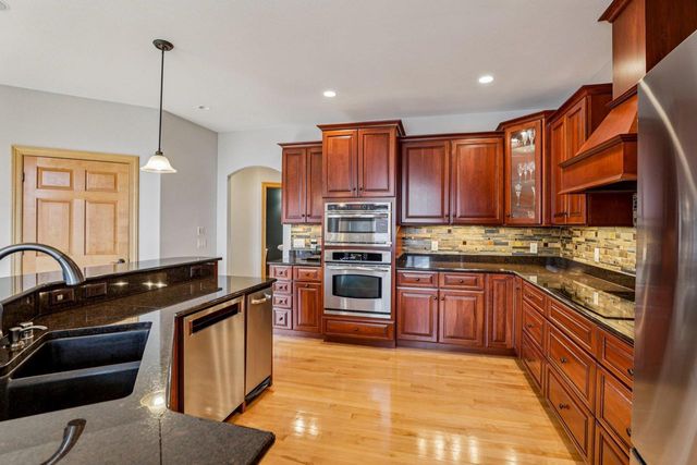 1252 Dartmouth Drive, Waunakee, WI 53597