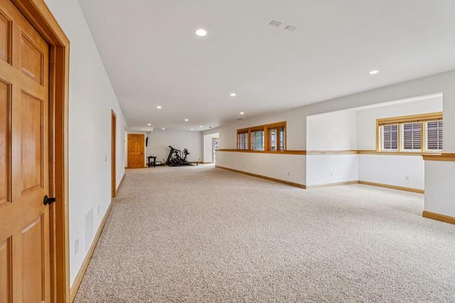 1252 Dartmouth Drive, Waunakee, WI 53597