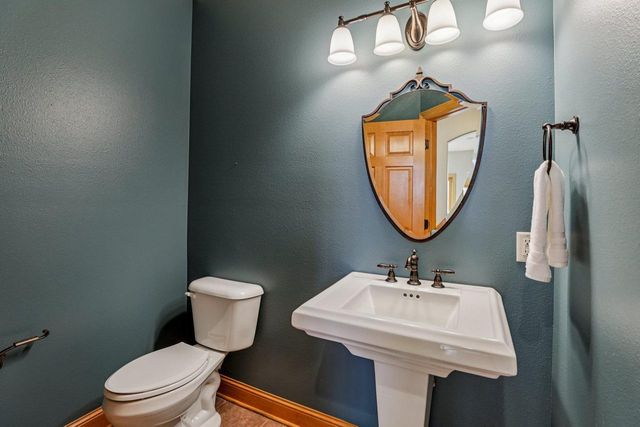 1252 Dartmouth Drive, Waunakee, WI 53597