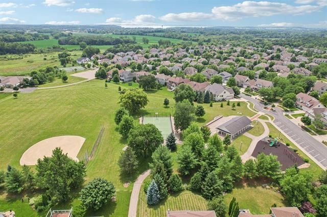 1252 Dartmouth Drive, Waunakee, WI 53597