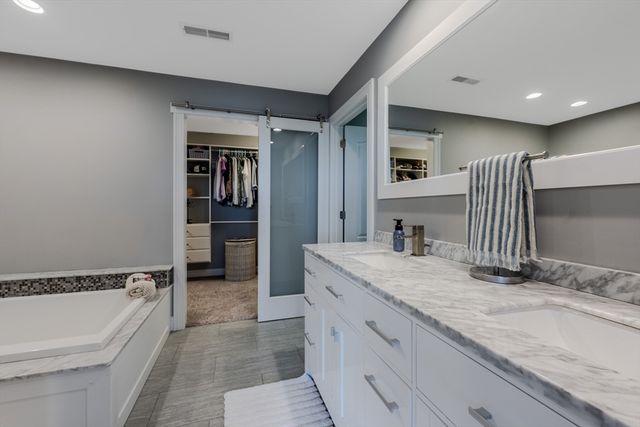 110 Munsing Rdg, Granby, MA 01033