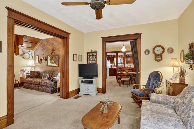 215 W Harrison Street, Belvidere, IL 61008