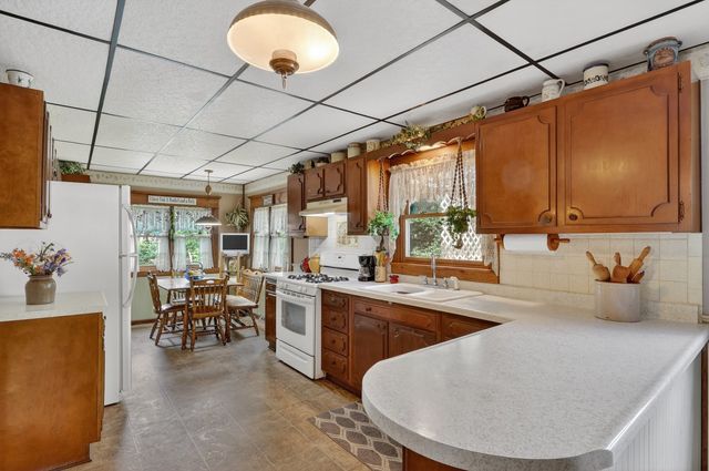 215 W Harrison Street, Belvidere, IL 61008