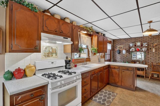 215 W Harrison Street, Belvidere, IL 61008