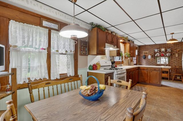 215 W Harrison Street, Belvidere, IL 61008