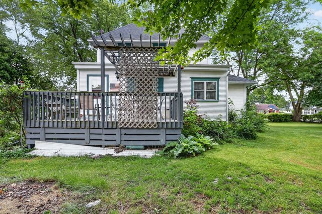 215 W Harrison Street, Belvidere, IL 61008