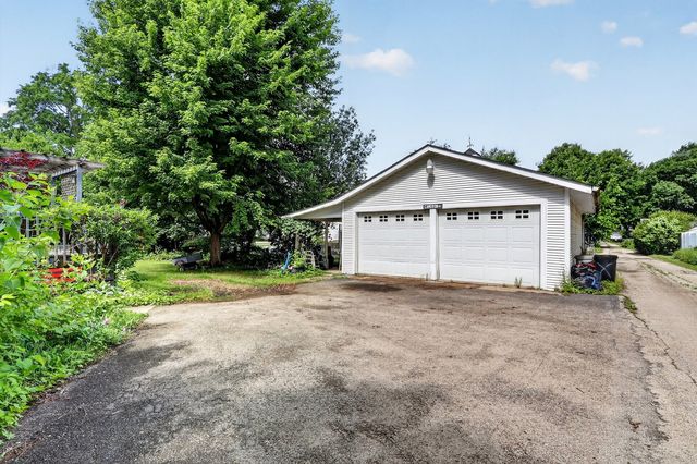 215 W Harrison Street, Belvidere, IL 61008
