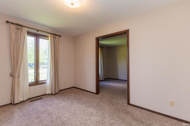 1009 S Stratford Court, Yorktown, IN 47396