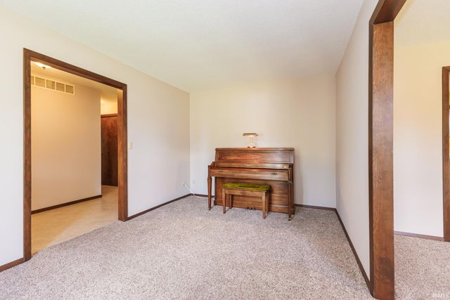 1009 S Stratford Court, Yorktown, IN 47396
