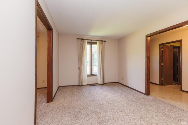 1009 S Stratford Court, Yorktown, IN 47396