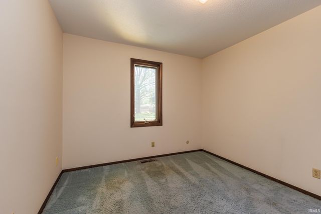 1009 S Stratford Court, Yorktown, IN 47396