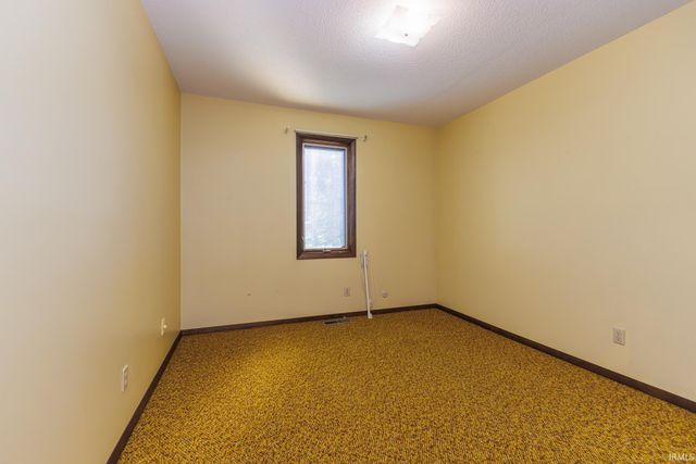 1009 S Stratford Court, Yorktown, IN 47396
