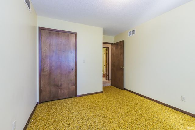 1009 S Stratford Court, Yorktown, IN 47396