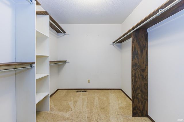 1009 S Stratford Court, Yorktown, IN 47396