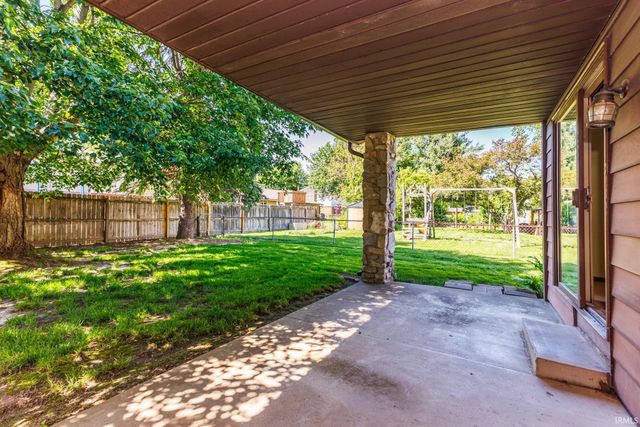 1009 S Stratford Court, Yorktown, IN 47396