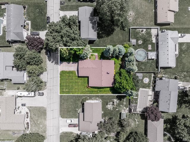 1009 S Stratford Court, Yorktown, IN 47396
