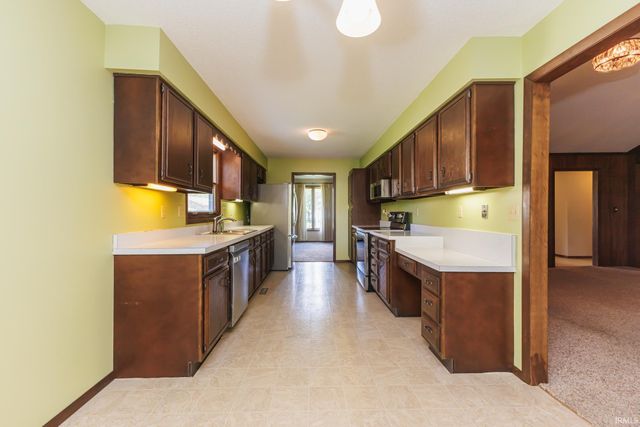 1009 S Stratford Court, Yorktown, IN 47396