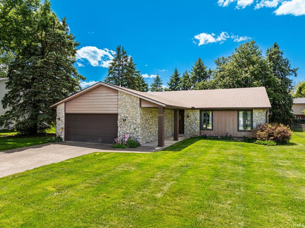 1009 S Stratford Court, Yorktown, IN 47396