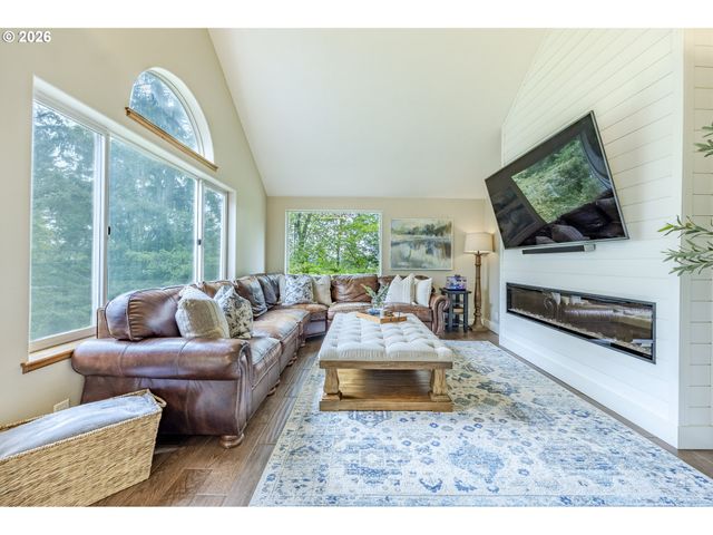 3071 SOLOMAN Loop, Eugene, OR 97405