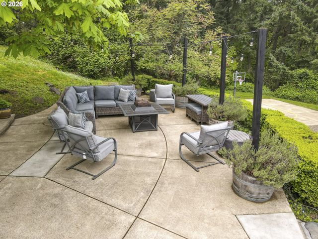 3071 SOLOMAN Loop, Eugene, OR 97405