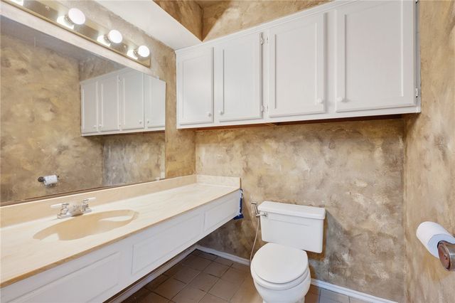 2400 Longmire 105, College Station, TX 77845