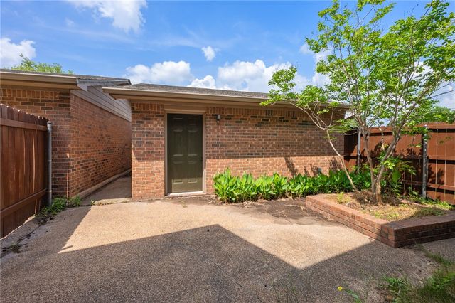 2400 Longmire 105, College Station, TX 77845
