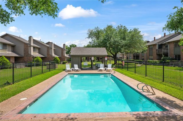 2400 Longmire 105, College Station, TX 77845