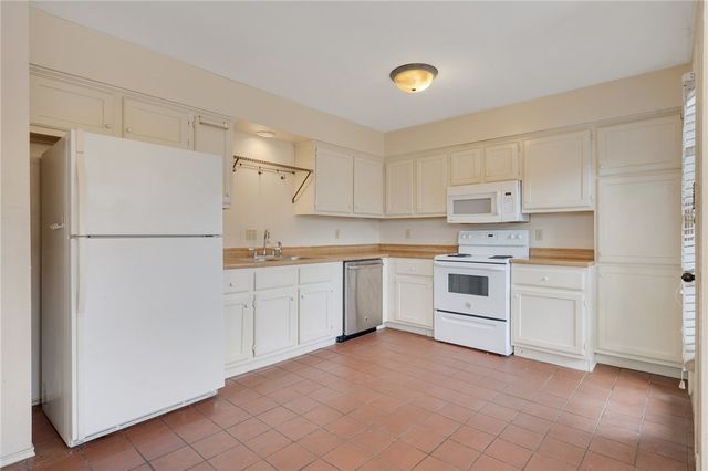 2400 Longmire 105, College Station, TX 77845