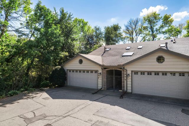 1275 Black Oaks Court N, Plymouth, MN 55447