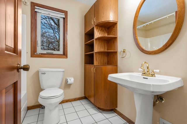 1275 Black Oaks Court N, Plymouth, MN 55447