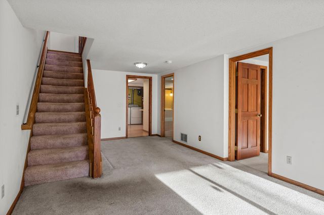 1275 Black Oaks Court N, Plymouth, MN 55447