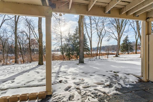 1275 Black Oaks Court N, Plymouth, MN 55447