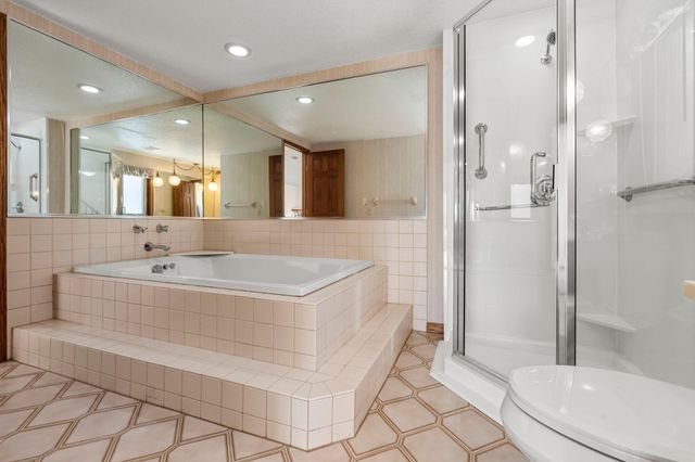 1275 Black Oaks Court N, Plymouth, MN 55447