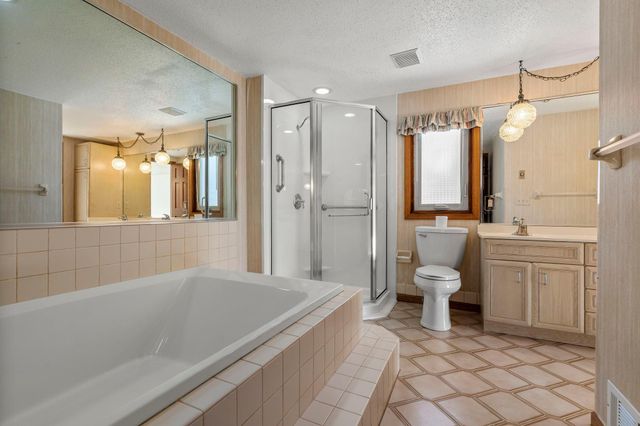 1275 Black Oaks Court N, Plymouth, MN 55447