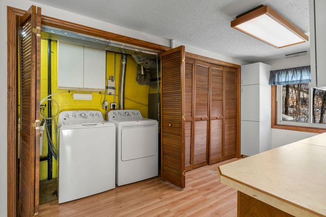 1275 Black Oaks Court N, Plymouth, MN 55447