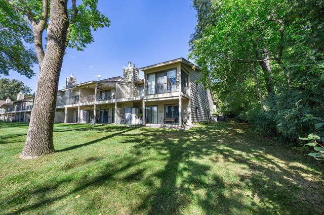 1275 Black Oaks Court N, Plymouth, MN 55447