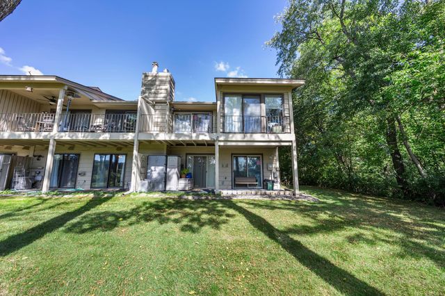 1275 Black Oaks Court N, Plymouth, MN 55447