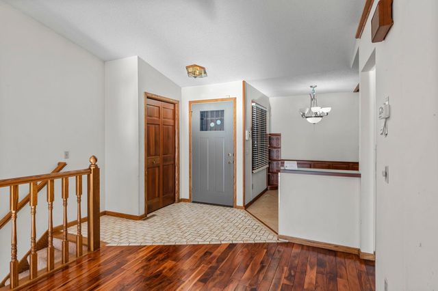 1275 Black Oaks Court N, Plymouth, MN 55447