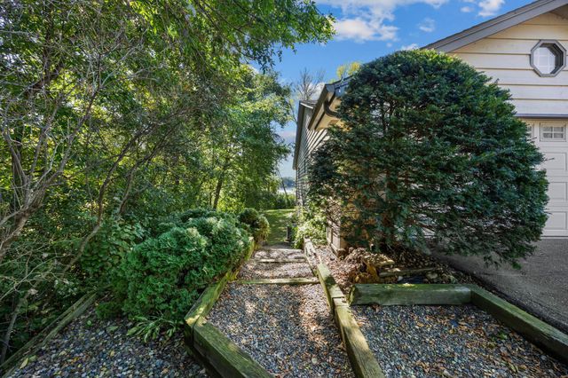 1275 Black Oaks Court N, Plymouth, MN 55447