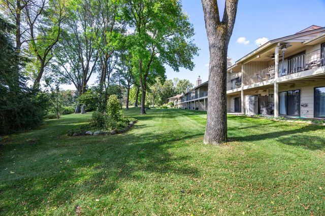 1275 Black Oaks Court N, Plymouth, MN 55447