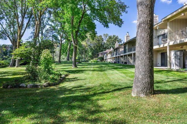 1275 Black Oaks Court N, Plymouth, MN 55447