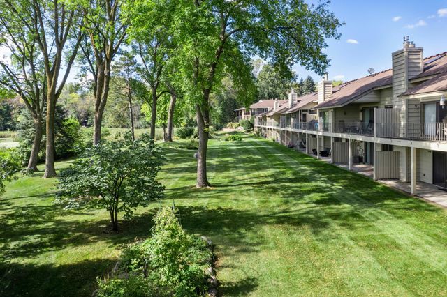 1275 Black Oaks Court N, Plymouth, MN 55447