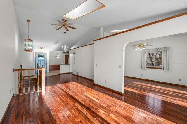 1275 Black Oaks Court N, Plymouth, MN 55447