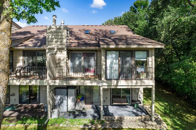 1275 Black Oaks Court N, Plymouth, MN 55447