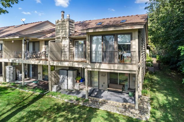 1275 Black Oaks Court N, Plymouth, MN 55447