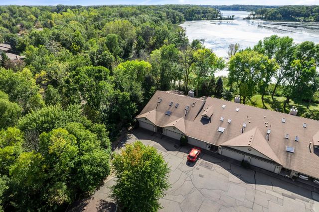 1275 Black Oaks Court N, Plymouth, MN 55447