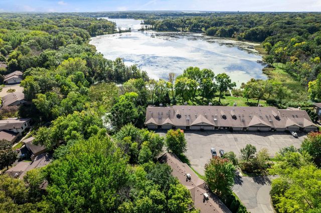 1275 Black Oaks Court N, Plymouth, MN 55447